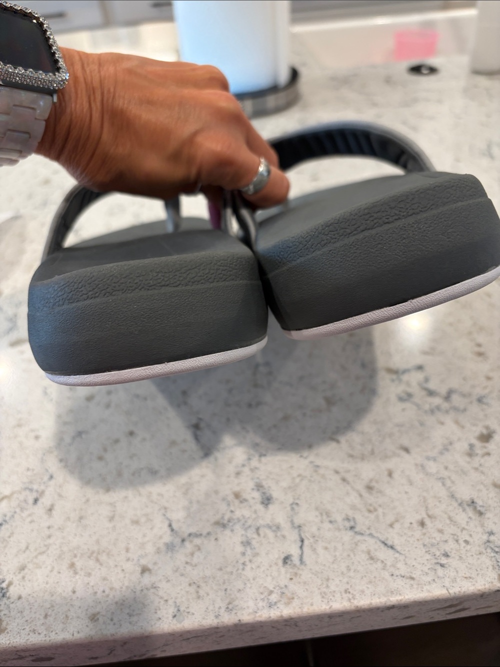 Hurley Men’s Gray and Dark Gray Flip-Flop Sandals - Picture 3 of 5